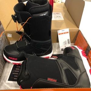 Women’s snowboarding boots. Size 7.